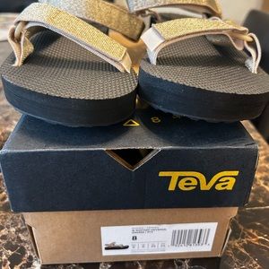 Teva women’s slingback sandals, size 8, metallic champagne color